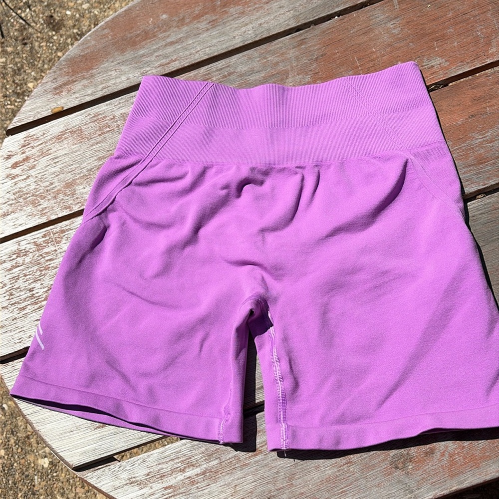 One active Effortless shorts size M in orchid purple